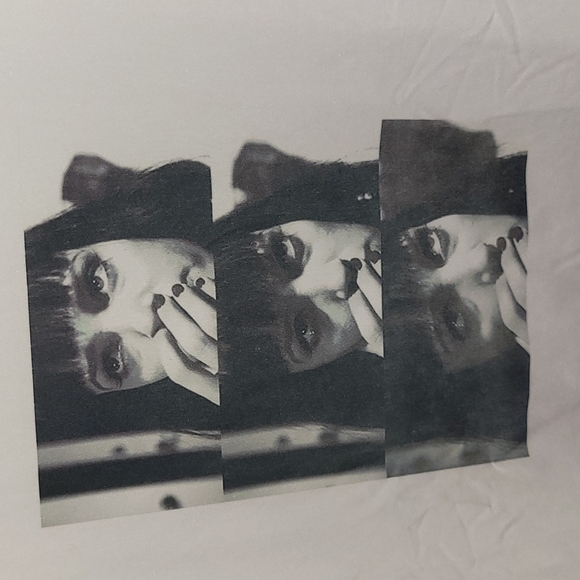 2 T-Shirts. Tupac. Uma Thurman in Pulp Fiction. Size XL . Silky-like material. - Picture 8 of 9